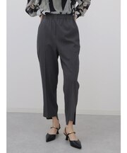 スリットヘムテーパードパンツ