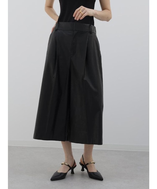 レザーライクタックキュロットパンツ