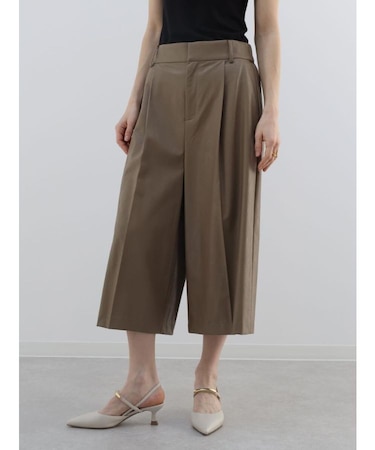 レザーライクタックキュロットパンツ