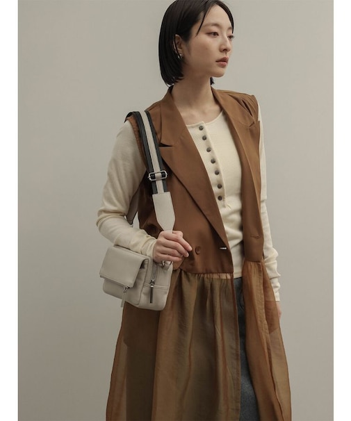 レザースクエアラインショルダーバッグ