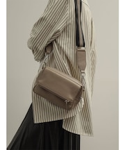 レザースクエアラインショルダーバッグ