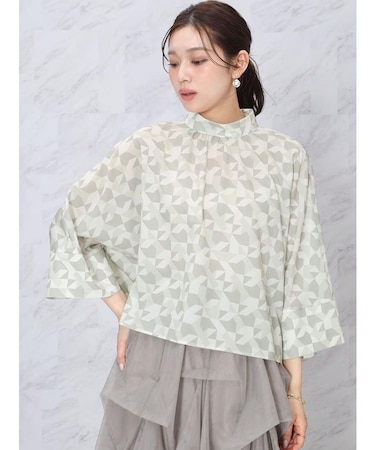 バックボタンジオメトリックドルマンブラウス