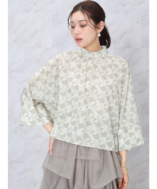 バックボタンジオメトリックドルマンブラウス