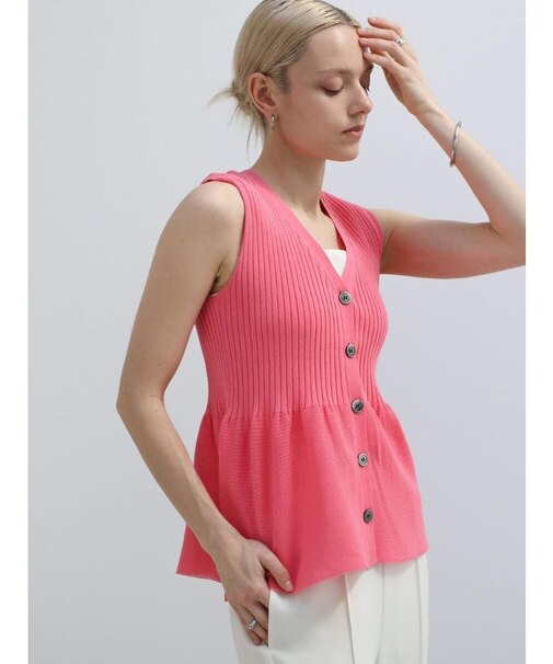 ノースリーブペプラムニット