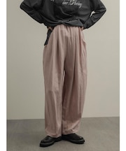 タックテーパードパンツ