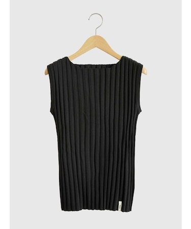 Wide rib sleeveless knit pullover