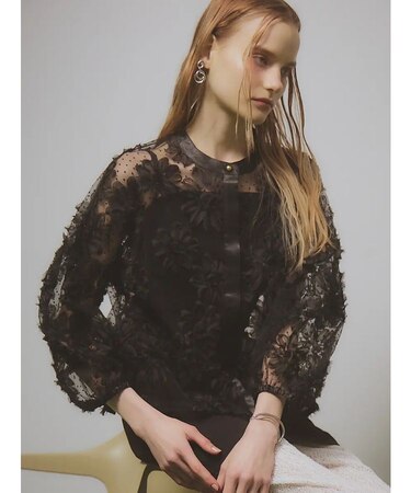 フラワー刺繍チュールブラウス