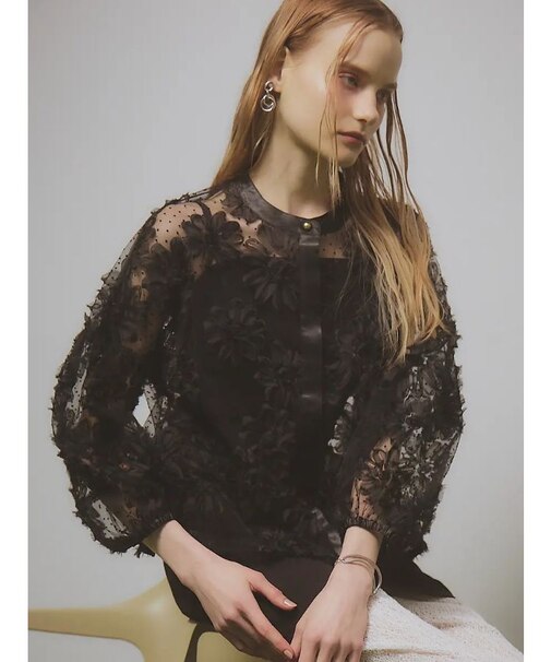 フラワー刺繍チュールブラウス