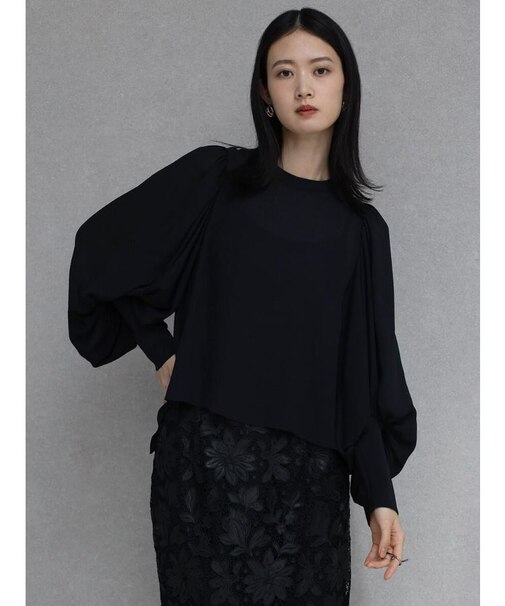 バックボタンボリュームスリーブブラウス