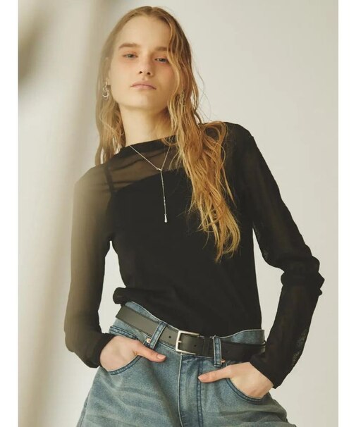 サムホールクルーネックシアートップス