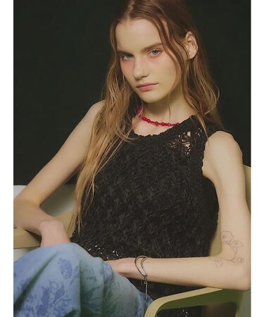 テープヤーン透かし編みニット