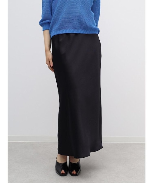 サテンナロースカート