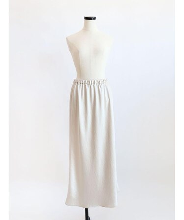 サテンナロースカート