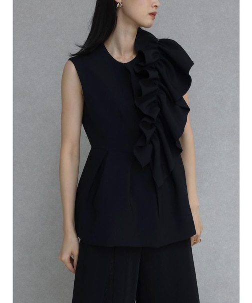 ギャザーフリルノースリーブジレ