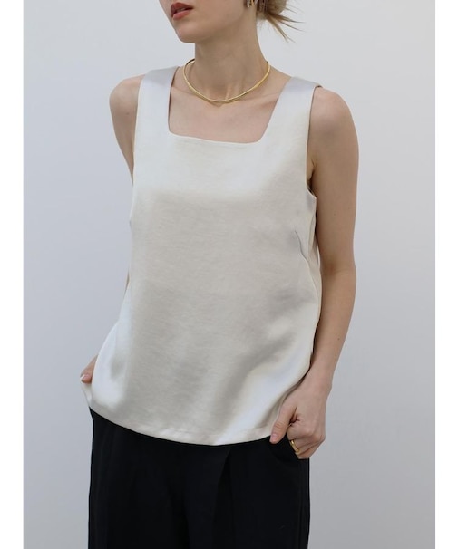 スクエアネックサテンタンクトップ