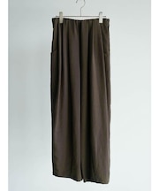 タックテーパードパンツ