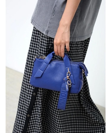 チャーム付きミニ2wayフェイクレザーバッグ(greige/ black/bule)