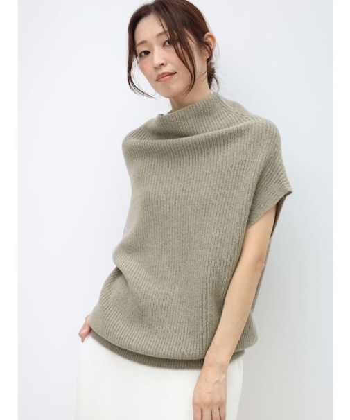 ボトルネックニットベスト