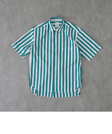 リラックスバックプリーツシャツ半袖＜グリーンレガッタストライプ＞