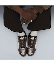 ユニセックス スピードキャット メタリック スニーカー