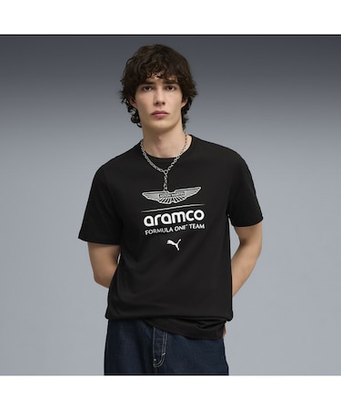 メンズ PUMA x アストン マーティン アラムコ F1 チーム エッセンシャル ビッグロゴ 半袖 Tシャツ AMF1 Big Logo Tee