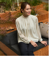 ORIHICA美ラクるブラウス ラメシアーハイネック