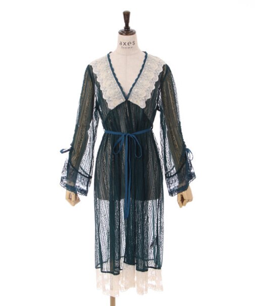 リュクスレースガウン