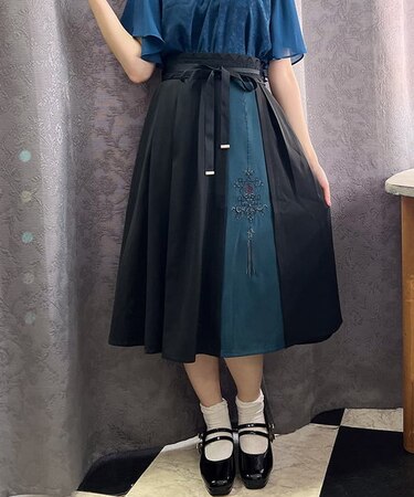 チャイナ風刺繍スカート