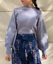 雪の結晶刺繍ニット