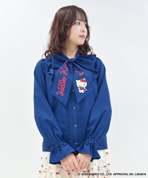 ハローキティ刺繍ブラウス