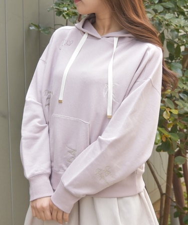 ランダムパリ刺繍フーディー