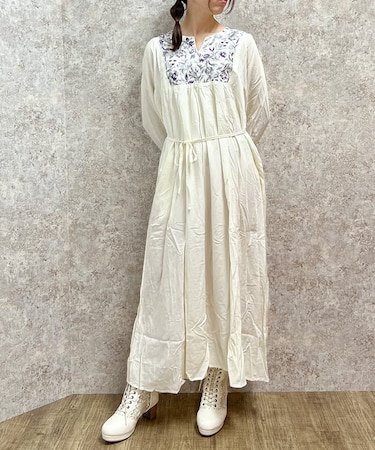 刺繍モチーフマキシワンピース
