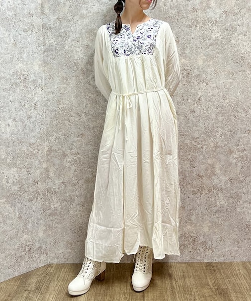 刺繍モチーフマキシワンピース
