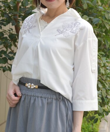 花刺繍スキッパーシャツ