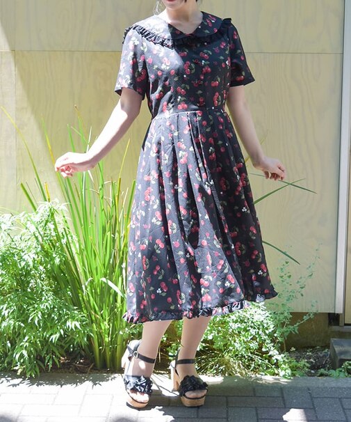 チェリーローズ柄セーラーワンピース