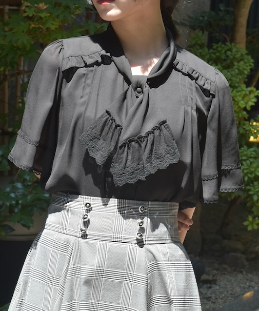 レース使いリボンブラウス