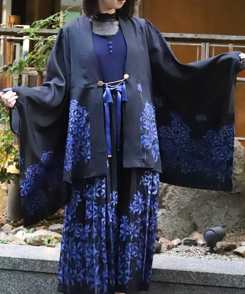 彼岸花柄シアー着物風 羽織 黒 本日のみ値下げ 彼岸花柄羽織｜アクシーズファムの通販｜&mall（アンドモール
