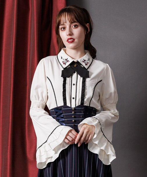 クロスローズ刺繍ブラウス