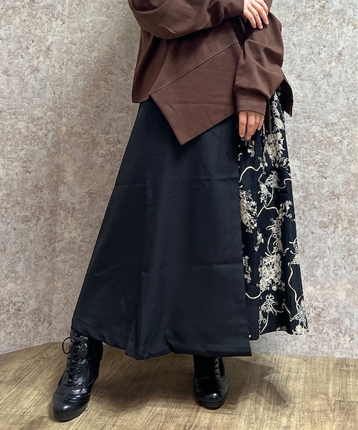 アシメ飾りベルトスカート