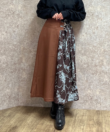 アシメ飾りベルトスカート