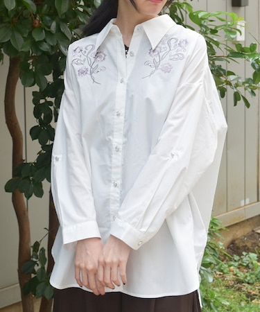 花刺繍オーバーシャツ