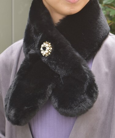 ブローチ付きファーティペット