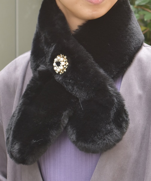 ブローチ付きファーティペット