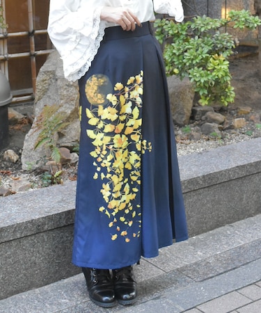 紅葉柄スカート