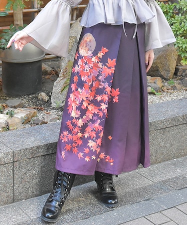 紅葉柄スカート