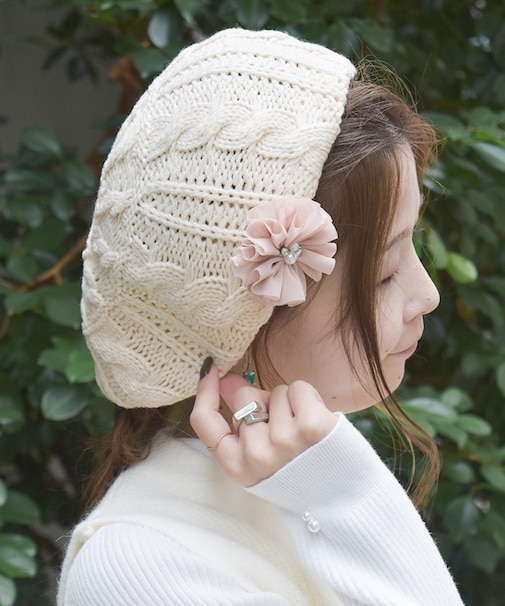 コサージュ付きニットベレー