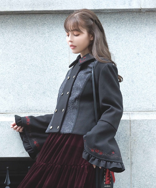 刺繍入ジャカード切替コート