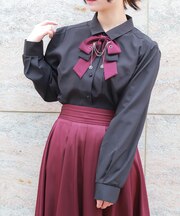 チェーン×リボン付ブラウス