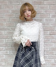 プチローズ装飾起毛レースプルオーバー