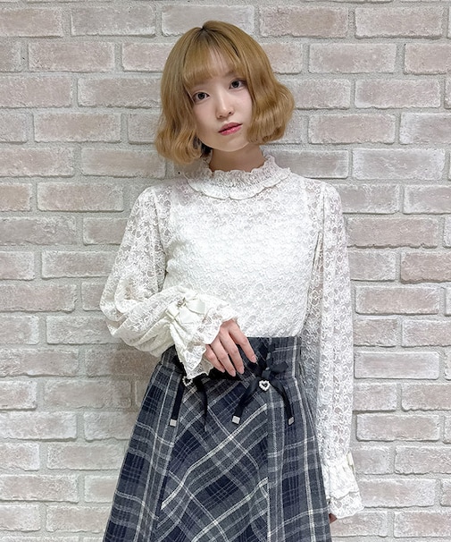 プチローズ装飾起毛レースプルオーバー